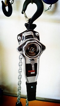  手扳葫蘆在高層外裝飾工程中的應用解決方案